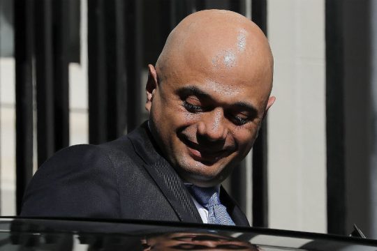 Έρευνα για τον ρόλο του υπ. Οικονομικών στην Deutsche Bank ζητούν οι Εργατικοί