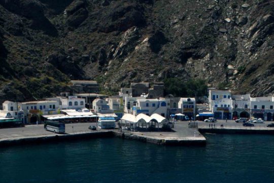 Διαρροή πετρελαιοειδών στη Σαντορίνη από το πλοίο “Olympus”