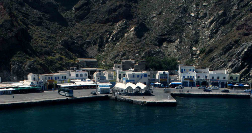 Διαρροή πετρελαιοειδών στη Σαντορίνη από το πλοίο “Olympus”