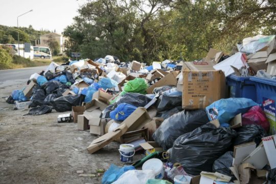 Σε ιδιώτη κατ’ εξαίρεση η αποκομιδή των απορριμμάτων στην Κέρκυρα