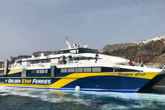 Στο λιμάνι της Μήλου λόγω βλάβης παραμένει το επιβατηγό Supercat