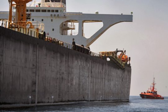 Για την Καλαμάτα βάζει πλώρη το ιρανικό τάνκερ