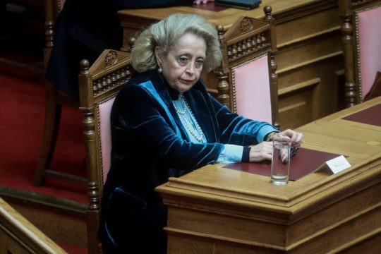Συνάντηση με τα κόμματα της αντιπολίτευσης ζητά η Θάνου