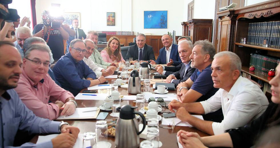 14 δήμαρχοι εμπρός στον υπουργό