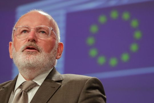 «Απαράδεκτη επιχείρηση ταύτισης κομμουνισμού και φασισμού από την Ε.Ε.»