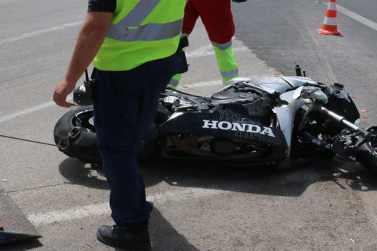 Ηράκλειο: Σε κρίσιμη κατάσταση μοτοσυκλετιστής μετά από τροχαίο