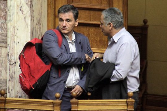 Τα εσωκομματικά θα περιμένουν…