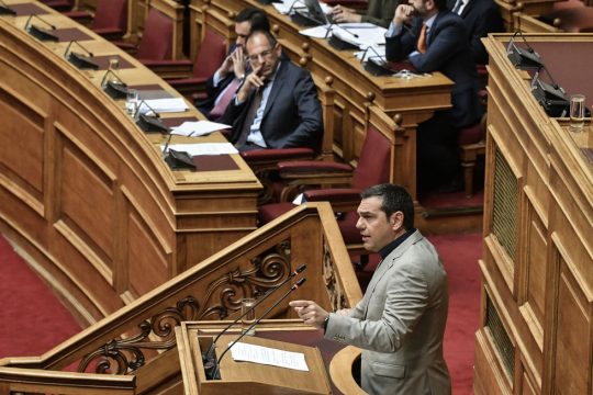 Εφοδος σε κράτος και θεσμούς