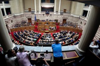 Το νέο πρόβλημα της Ελλάδας: μεταδημοκρατία