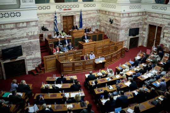 Υπερψηφίστηκε επί της αρχής στις επιτροπές -μόνο από Ν.Δ.- το διυπουργικό
