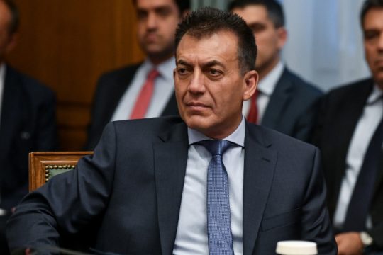 Κατάργησε ξανά τον βάσιμο λόγο απόλυσης εργαζομένου