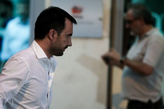 «Μην ενοχλείτε. Η κυβέρνηση βρίσκεται σε διακοπές»