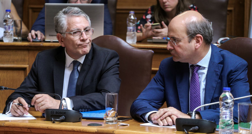 Σφοδρή σύγκρουση και απειλές Χατζηδάκη μετά την κριτική της αντιπολίτευσης για τη ΔΕΗ