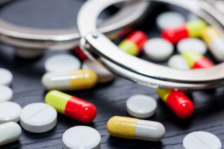 Οπλισμένη σε ψυχιατρείο η ομάδα ΔΙΑΣ για να συλλάβει γιατρό