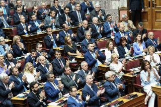 Η διολίσθηση στην ξεφτίλα!