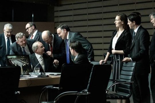 Ενήλικοι στο δωμάτιο, κότες στο υπόγειο