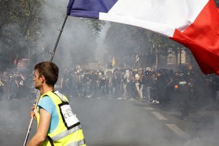 Πυρετός το Σαββατοκύριακο με «κίτρινα γιλέκα» και διαδηλώσεις για το κλίμα
