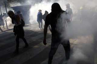 Εξέγερση σε αναμονή