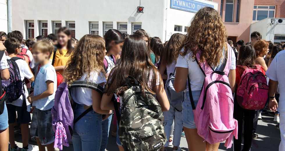 Αγιασμός με… δεήσεις για τα κενά και τα προβλήματα