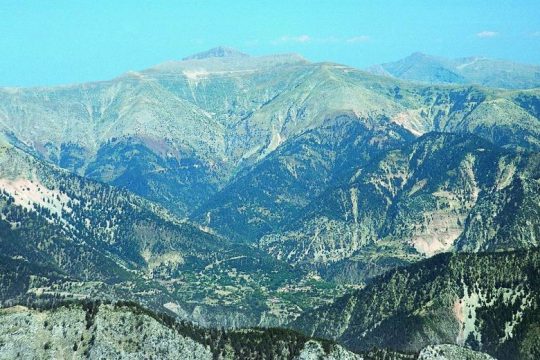 Μπουλντόζες, σεκιούριτι και ΜΑΤ «πάτησαν» τα Αγραφα
