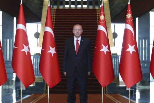 Πυροτεχνήματα απειλών…