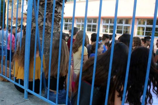 Αδηλες δράσεις, πολιτικές αντιδράσεις