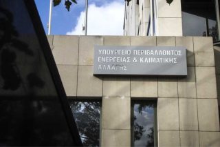 Περιβαλλοντικές άδειες απευθείας από τον υπουργό!