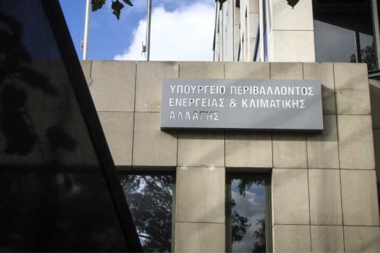 Περιβαλλοντικές άδειες απευθείας από τον υπουργό!