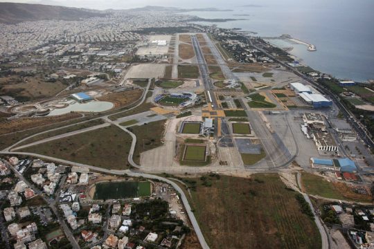 Θέλουν να δώσουν γην και ύδωρ σε φίλους επιχειρηματίες