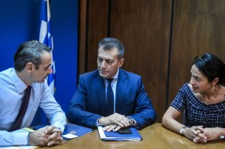 Μικρές βελτιώσεις στον εργασιακό «οδοστρωτήρα»