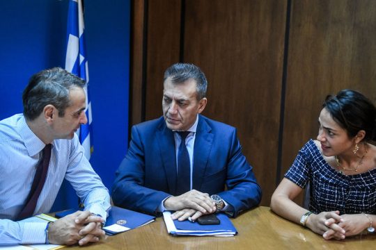 Μικρές βελτιώσεις στον εργασιακό «οδοστρωτήρα»