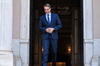 Ανίσχυρη η πολιτική στην εποχή των ολιγαρχών