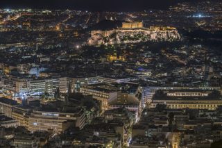 Η πολύβουη μελαγχολία της Αθήνας