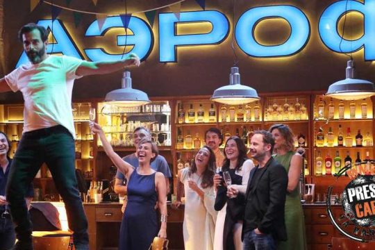 Press cafe: Τι σχέση έχει το «Λόγω τιμής» με τον Γιάνη Βαρουφάκη