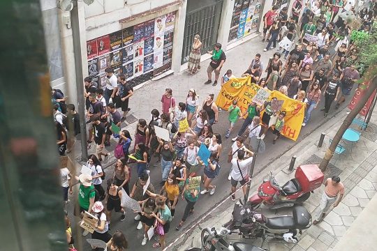 Βίντεο και φωτογραφίες απ’ τη μαθητική πορεία για το κλίμα