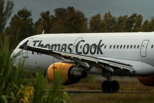 Ξεκάθαρες απαντήσεις από Θεοχάρη για την Thomas Cook ζητά ο ΣΥΡΙΖΑ