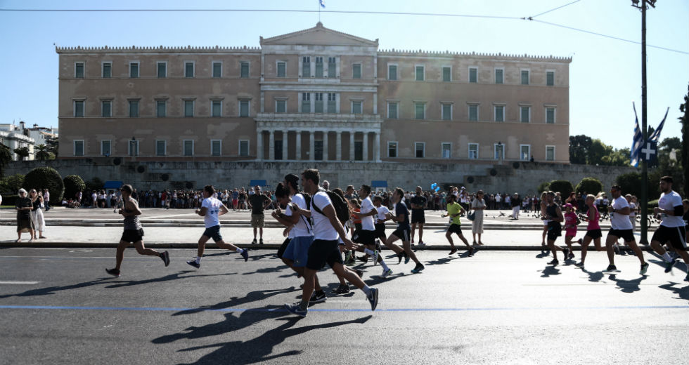 Χιλιάδες Αθηναίοι έτρεξαν ενάντια στον καρκίνο του μαστού