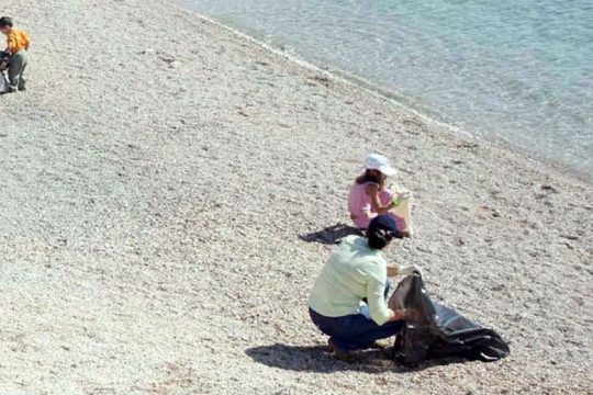 Δράσεις καθαρισμού βυθών και ακτών στον Πόρο