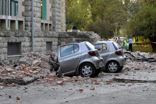 Καταστροφές και δεκάδες τραυματίες από το σεισμό στην Αλβανία