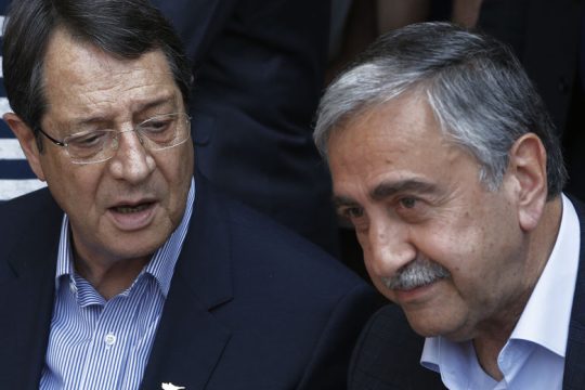 Ενδεχόμενο κοινής συνάντησης Αναστασιάδη – Ακιντζί – Λουτ