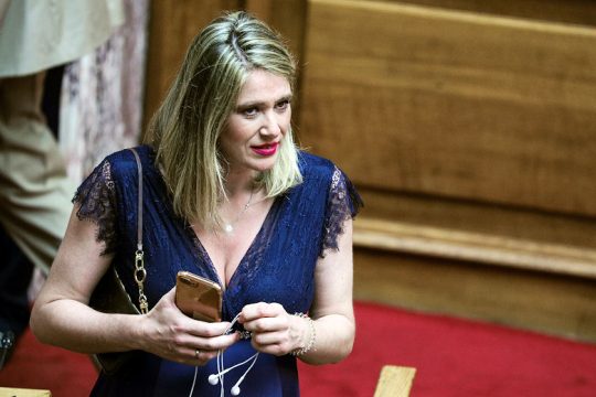 Μήνις της Αννας Ευθυμίου κατά του Στέλιου Παππά