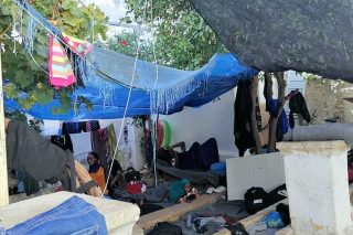 Ανθρωποι πεταμένοι στον δρόμο…