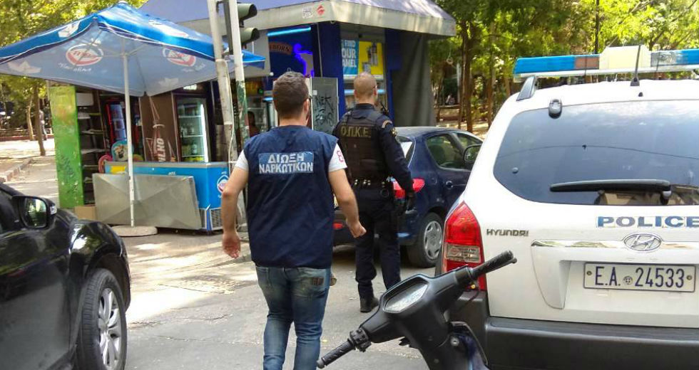 Δύο συλλήψεις για διακίνηση ναρκωτικών στην πλατεία Εξαρχείων