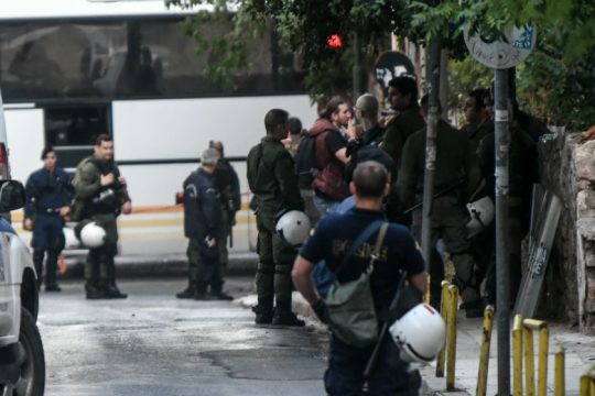 Επιχείρηση της αστυνομίας στην κατάληψη της Μερλιέ και Πρασσά