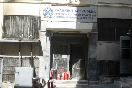 Πήγε στην τουαλέτα και απέδρασε από το ΑΤ Εξαρχείων