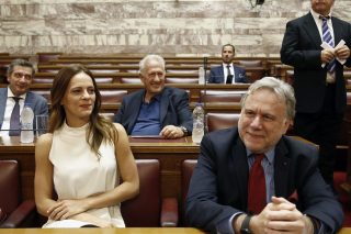 Αρχίζει το… ματς της αναθεώρησης