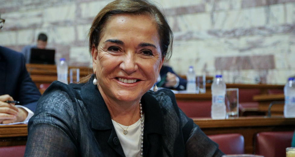 Η Ντόρα Μπακογιάννη βλέπει παντού «αρίστους»!