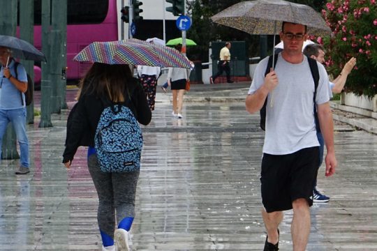 Μικρή άνοδος του υδράργυρου και τοπικές καταιγίδες