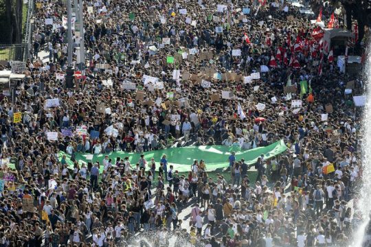 Οι νέοι του πλανήτη ζητούν δράση για την κλιματική αλλαγή