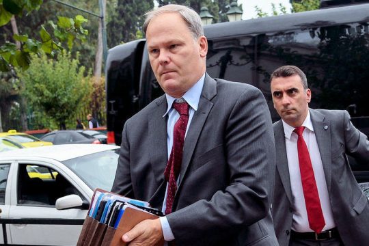 Υπόσχονται ισοδύναμα για την «τρύπα» του ’20